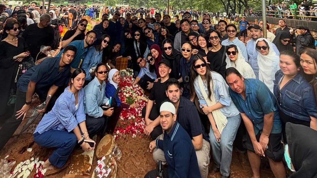 Lebih Dari Sekadar Warna: Kisah di Balik Lautan Biru yang Menyelimuti Kepergian Vidi Aldiano