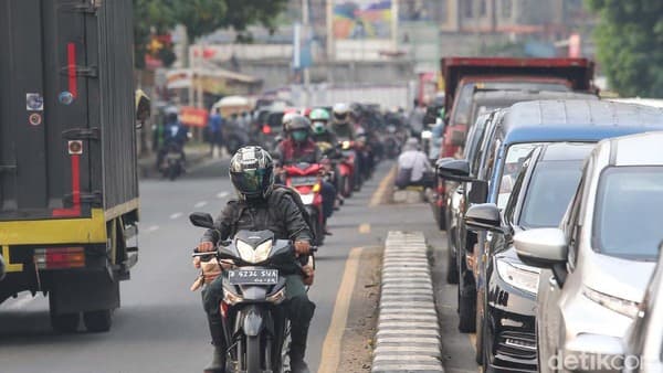Nekat di Jalan Tol: Kisah Viral Pengendara Motor yang Melawan Arus dan Pelajaran Keselamatan Kita
