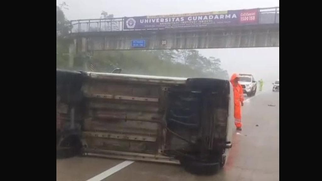 Hujan Deras di Tol Bocimi, City Car Terguling: Kisah Selamat yang Mengingatkan Pentingnya Persiapan Berkendara