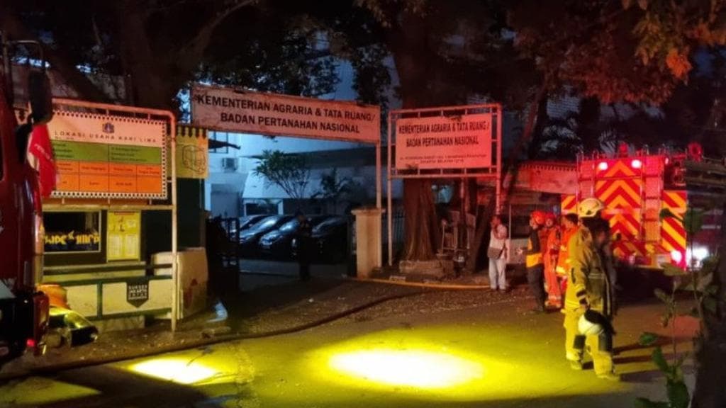 Kisah di Balik Asap: Detik-Detik Kebakaran Rumah di Tendean dan Pelajaran Berharga untuk Kita Semua