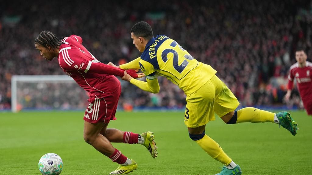 Anfield Berduka: Kisah Pahit Liverpool yang Terus Mengulang Drama Menit Akhir